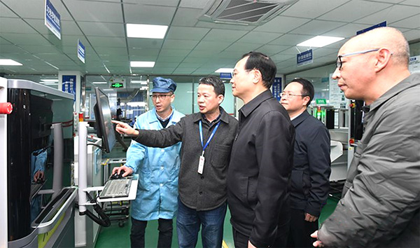 福建省委常委、福州市委書記林寶金一行蒞臨睿能科技調(diào)研(圖2) 福建省委常委、福州市委書記林寶金一行蒞臨睿能科技調(diào)研(圖2)